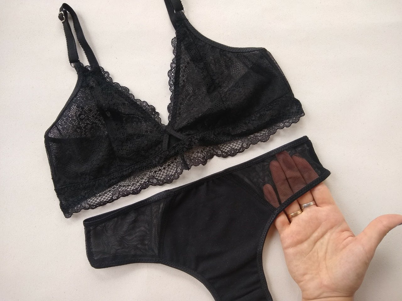 Short Liso Negro